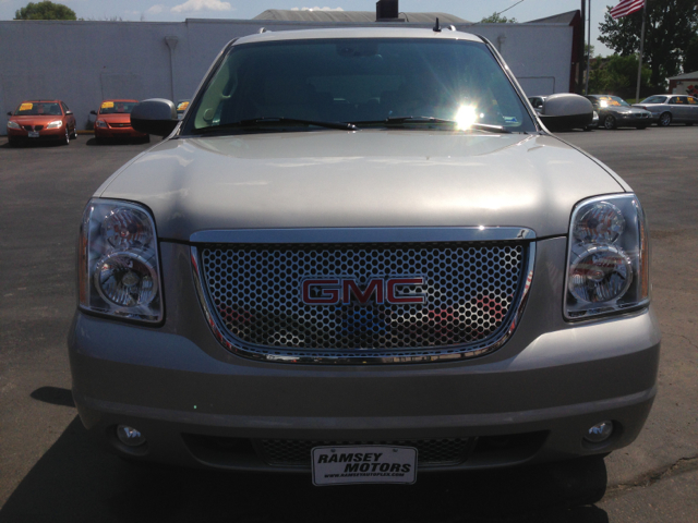 2007 GMC Yukon Denali SXT Van