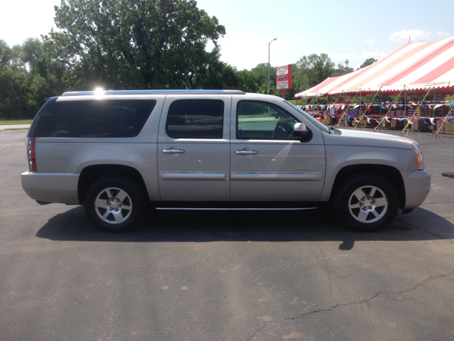 2007 GMC Yukon Denali SXT Van