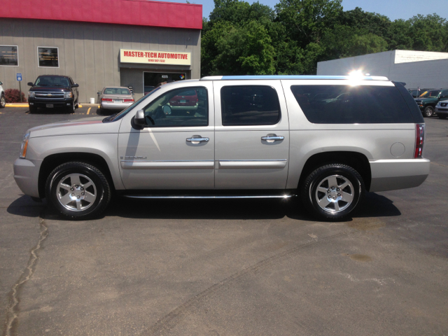 2007 GMC Yukon Denali SXT Van