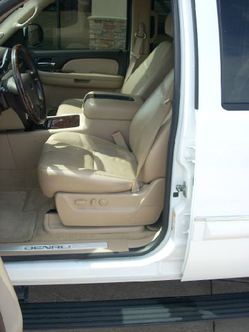 2007 GMC Yukon Denali SXT Van