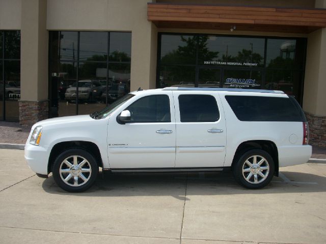 2007 GMC Yukon Denali SXT Van