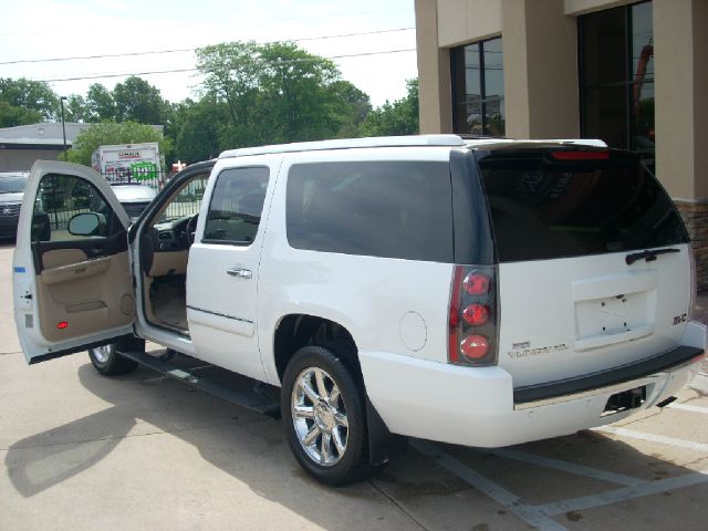 2007 GMC Yukon Denali SXT Van