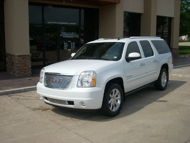 2007 GMC Yukon Denali SXT Van