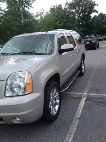 2007 GMC Yukon Denali SXT Van