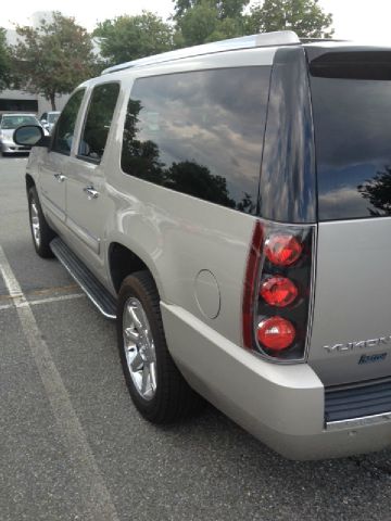 2007 GMC Yukon Denali SXT Van