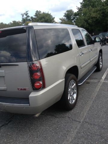 2007 GMC Yukon Denali SXT Van