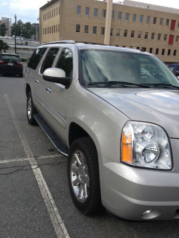 2007 GMC Yukon Denali SXT Van