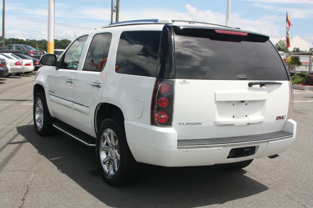 2007 GMC Yukon Denali EX - DUAL Power Doors