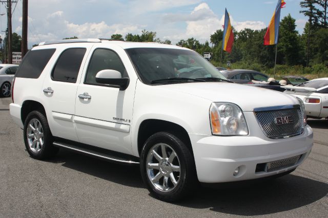 2007 GMC Yukon Denali EX - DUAL Power Doors