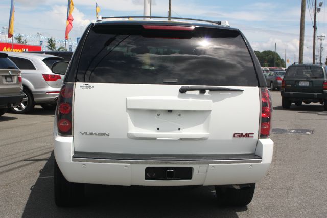 2007 GMC Yukon Denali EX - DUAL Power Doors