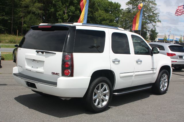 2007 GMC Yukon Denali EX - DUAL Power Doors