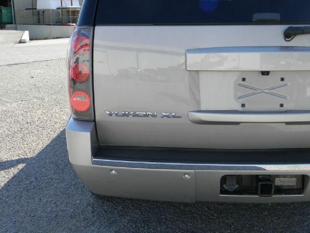 2008 GMC Yukon Denali SXT Van