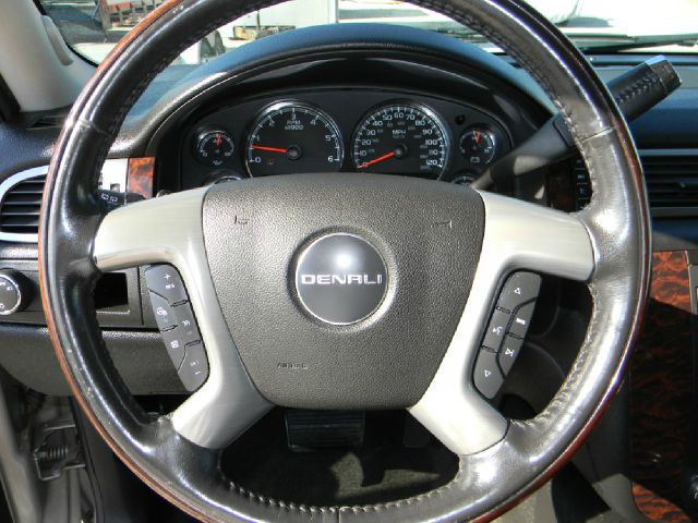 2008 GMC Yukon Denali SXT Van