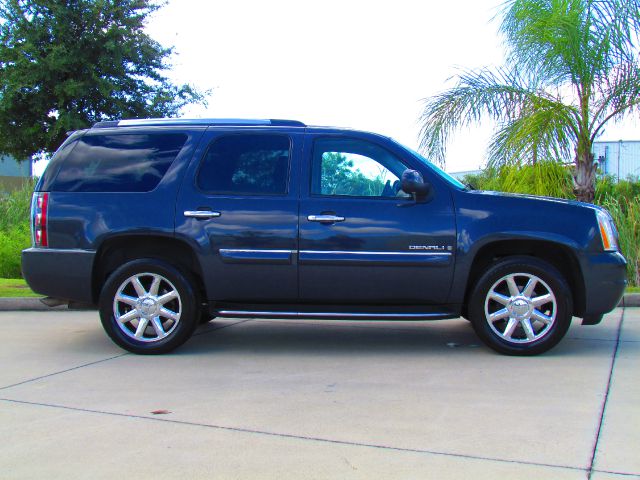 2008 GMC Yukon Denali EX - DUAL Power Doors