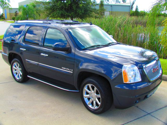 2008 GMC Yukon Denali EX - DUAL Power Doors