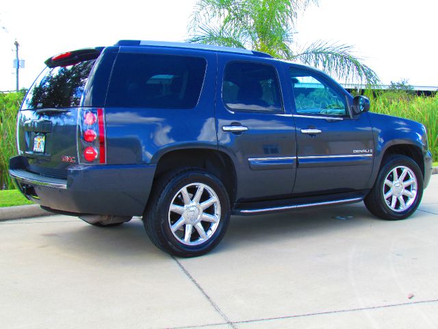 2008 GMC Yukon Denali EX - DUAL Power Doors