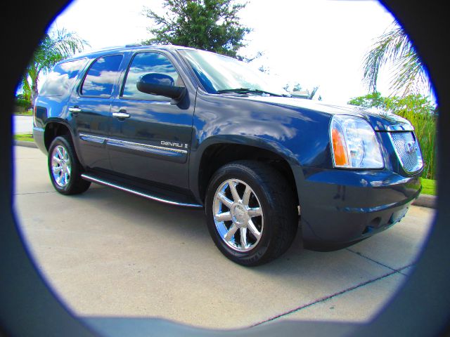 2008 GMC Yukon Denali EX - DUAL Power Doors