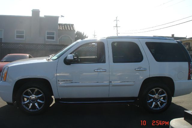 2008 GMC Yukon Denali EX Sedan 4D