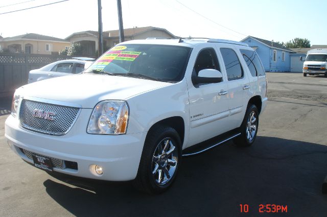 2008 GMC Yukon Denali EX Sedan 4D