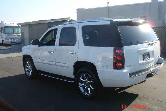 2008 GMC Yukon Denali EX Sedan 4D