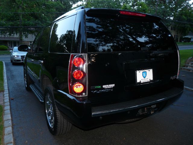 2010 GMC Yukon Denali EX Sedan 4D