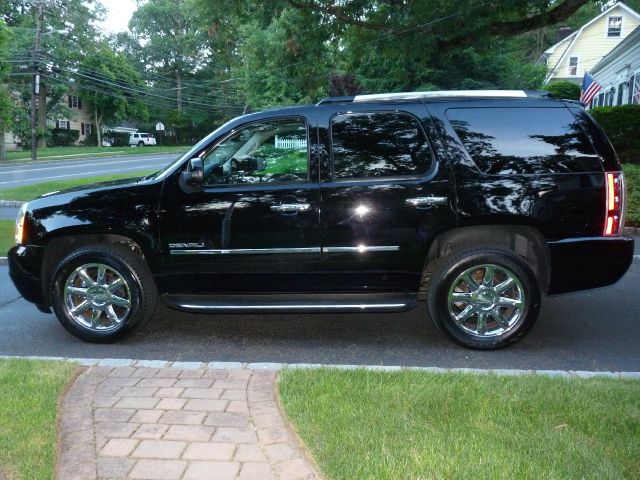 2010 GMC Yukon Denali EX Sedan 4D