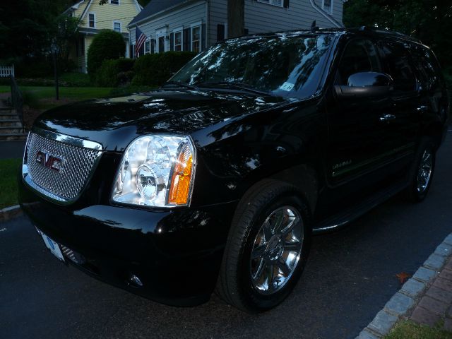 2010 GMC Yukon Denali EX Sedan 4D