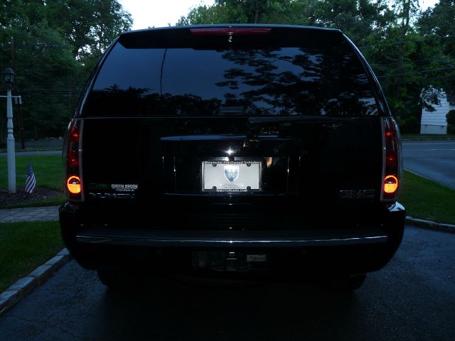 2010 GMC Yukon Denali EX Sedan 4D