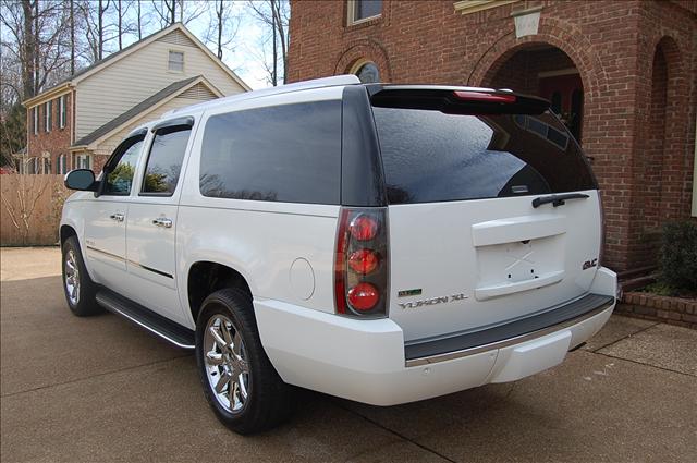 2011 GMC Yukon Denali Unknown