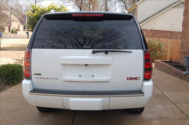 2011 GMC Yukon Denali Unknown