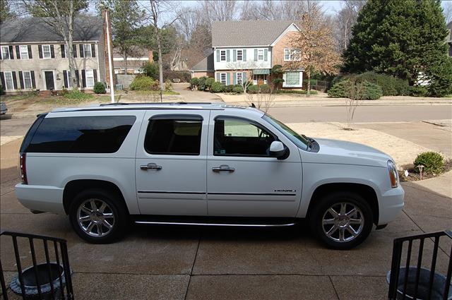 2011 GMC Yukon Denali Unknown