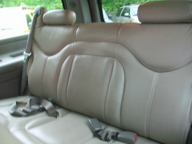 2000 GMC Yukon XL C350 4dr Sdn 3.5L Sport RWD Sedan