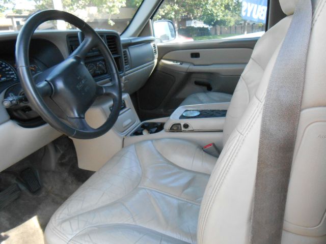 2001 GMC Yukon XL C350 4dr Sdn 3.5L Sport RWD Sedan