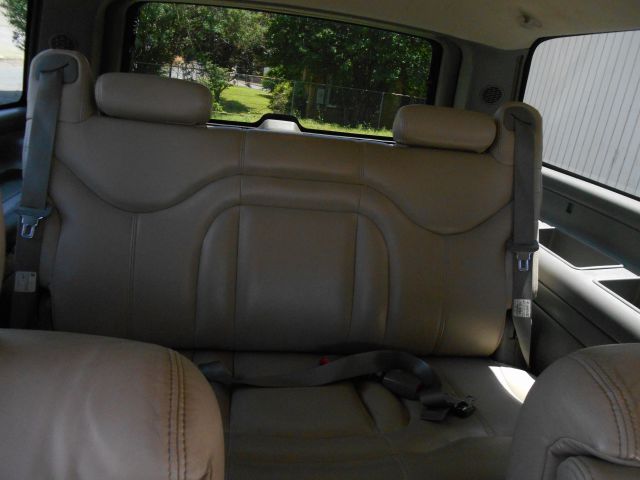 2001 GMC Yukon XL C350 4dr Sdn 3.5L Sport RWD Sedan