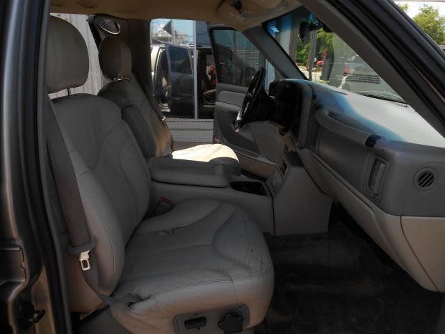 2001 GMC Yukon XL C350 4dr Sdn 3.5L Sport RWD Sedan