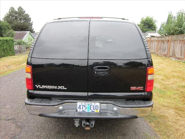 2001 GMC Yukon XL Scion XB