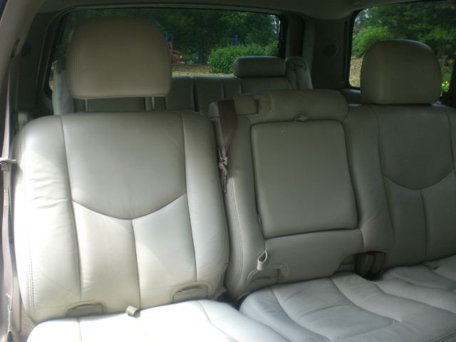 2001 GMC Yukon XL C350 4dr Sdn 3.5L Sport RWD Sedan