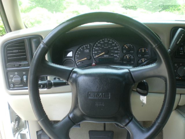 2001 GMC Yukon XL C350 4dr Sdn 3.5L Sport RWD Sedan