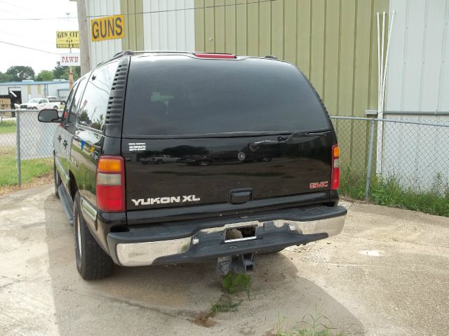 2001 GMC Yukon XL C350 4dr Sdn 3.5L Sport RWD Sedan