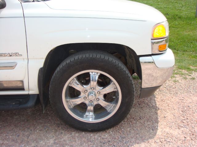 2001 GMC Yukon XL C350 4dr Sdn 3.5L Sport RWD Sedan