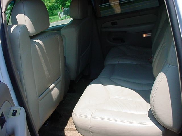 2001 GMC Yukon XL C350 4dr Sdn 3.5L Sport RWD Sedan