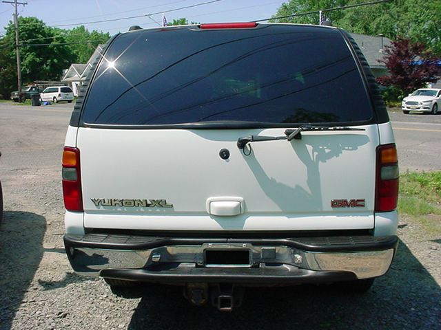 2001 GMC Yukon XL C350 4dr Sdn 3.5L Sport RWD Sedan