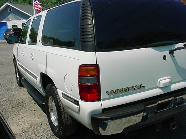 2001 GMC Yukon XL C350 4dr Sdn 3.5L Sport RWD Sedan