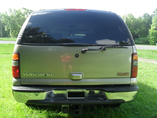 2002 GMC Yukon XL C350 4dr Sdn 3.5L Sport RWD Sedan