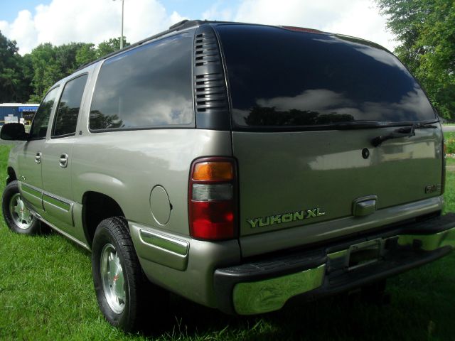 2002 GMC Yukon XL C350 4dr Sdn 3.5L Sport RWD Sedan