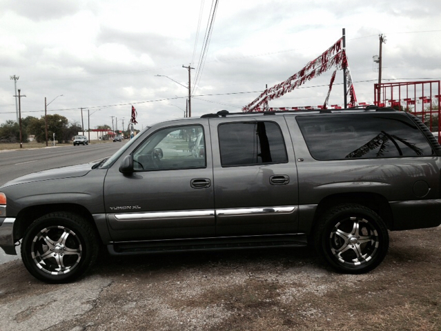 2002 GMC Yukon XL C350 4dr Sdn 3.5L Sport RWD Sedan