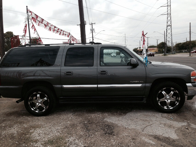 2002 GMC Yukon XL C350 4dr Sdn 3.5L Sport RWD Sedan