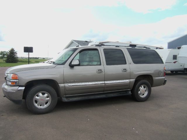 2002 GMC Yukon XL C350 4dr Sdn 3.5L Sport RWD Sedan