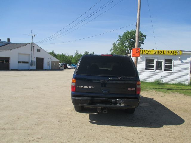 2002 GMC Yukon XL C350 4dr Sdn 3.5L Sport RWD Sedan