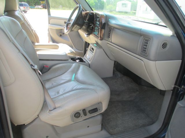 2002 GMC Yukon XL C350 4dr Sdn 3.5L Sport RWD Sedan